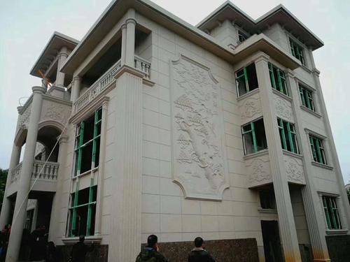 那么仿石漆與瓷磚、干掛石材對(duì)比有哪些優(yōu)點(diǎn)和缺點(diǎn)呢？